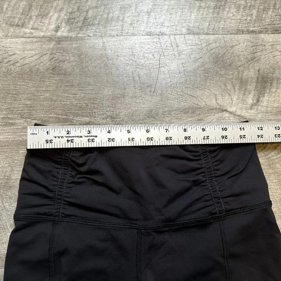 Lululemon Speed Crop with Ruching Zipper Pocket in Black Size 4 - Picture 2 of 5